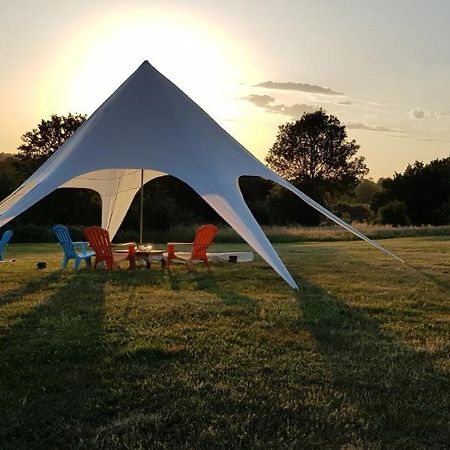 Camping La Petite Houmee Curzay-sur-Vonne Eksteriør bilde