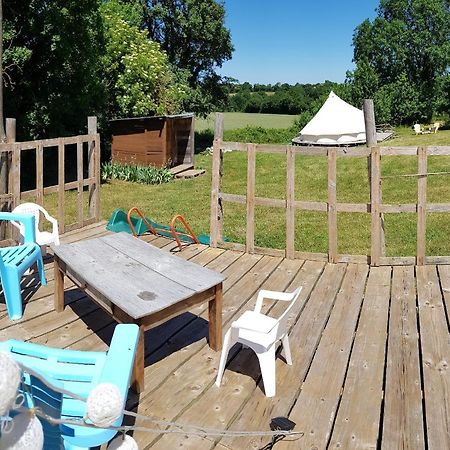 Camping La Petite Houmee Curzay-sur-Vonne Eksteriør bilde