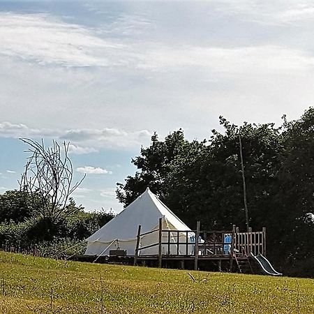 Camping La Petite Houmee Curzay-sur-Vonne Eksteriør bilde