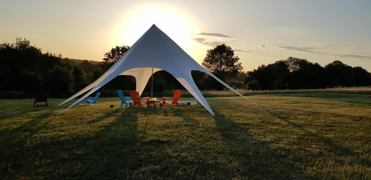Camping La Petite Houmee Curzay-sur-Vonne Eksteriør bilde