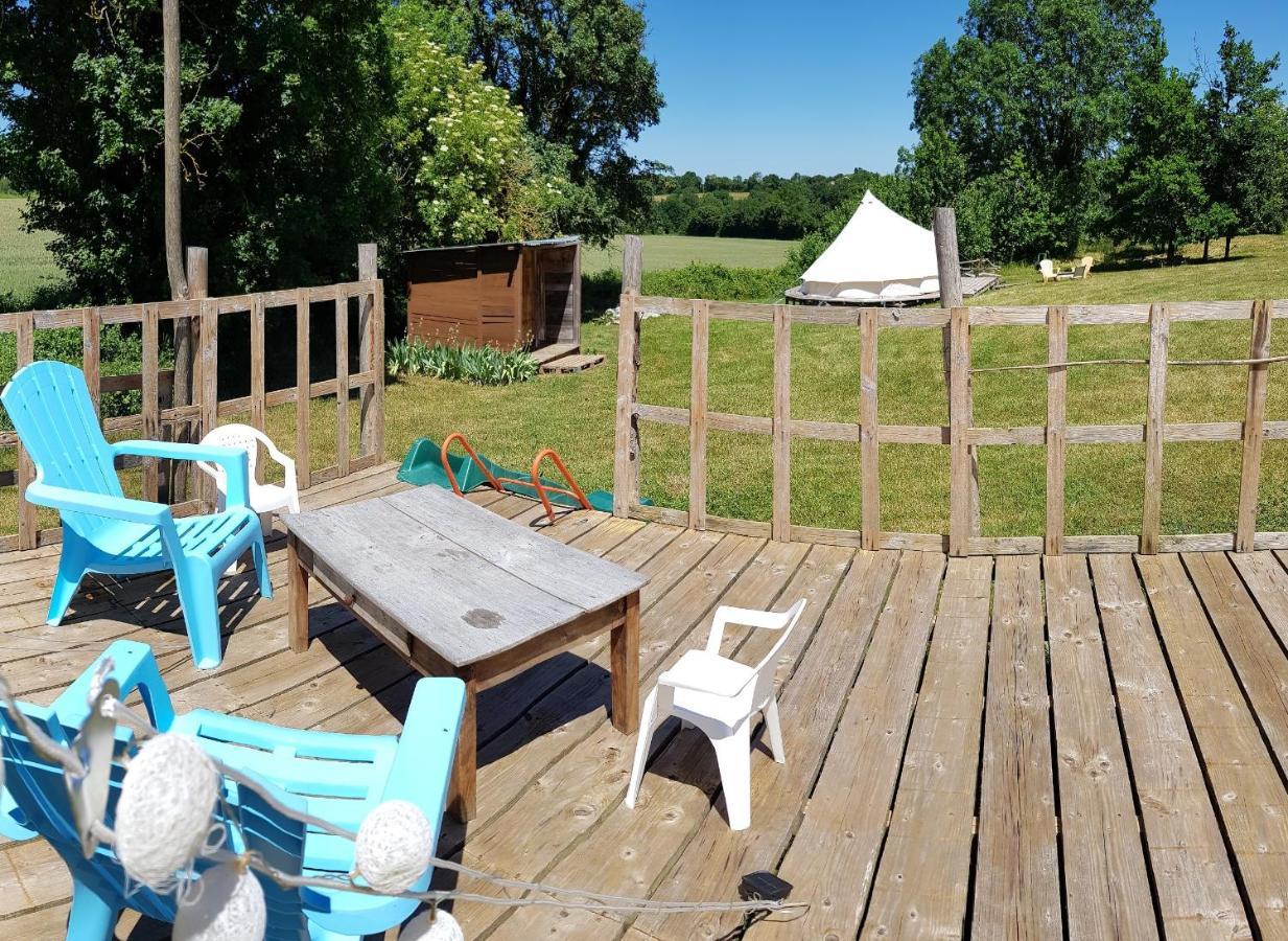 Camping La Petite Houmee Curzay-sur-Vonne Eksteriør bilde