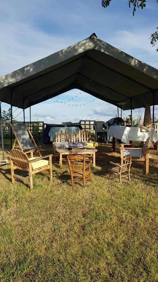 Camping La Petite Houmee Curzay-sur-Vonne Eksteriør bilde