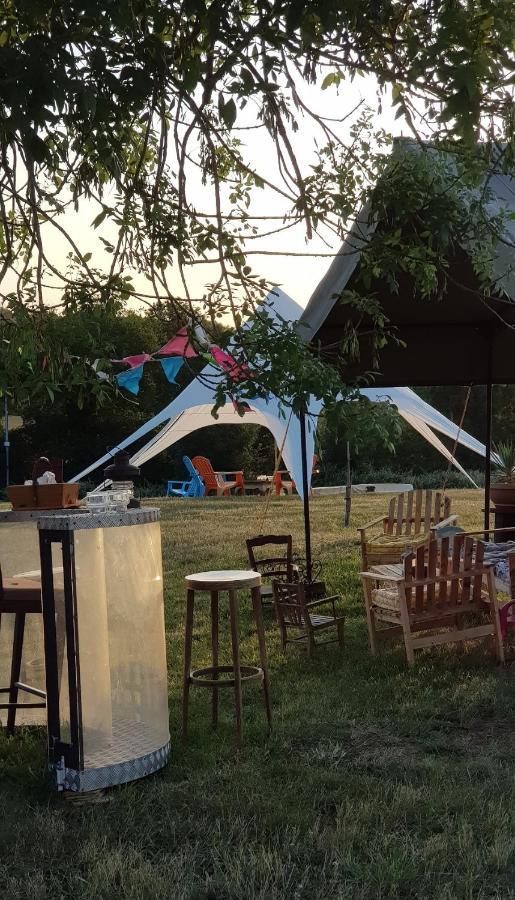 Camping La Petite Houmee Curzay-sur-Vonne Eksteriør bilde