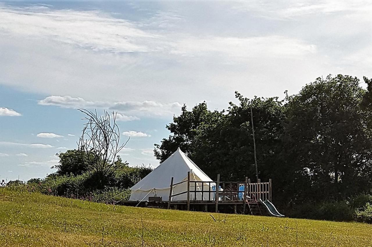 Camping La Petite Houmee Curzay-sur-Vonne Eksteriør bilde