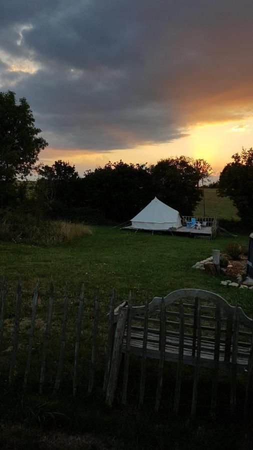 Camping La Petite Houmee Curzay-sur-Vonne Eksteriør bilde