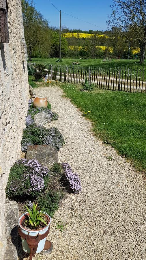 Camping La Petite Houmee Curzay-sur-Vonne Eksteriør bilde