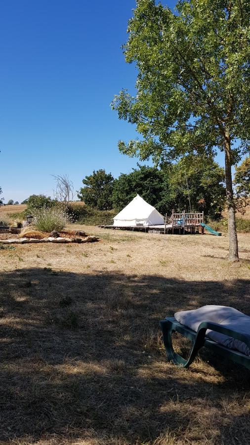 Camping La Petite Houmee Curzay-sur-Vonne Eksteriør bilde